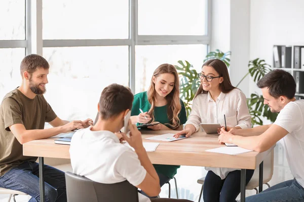 depositphotos_243704634-stock-photo-group-people-discussing-business-plan depositphotos_243704634-stock-photo-group-people-discussing-business-plan